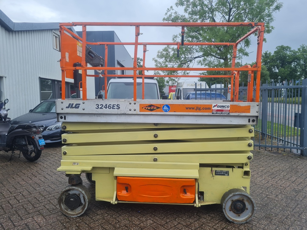 JLG 3246ES