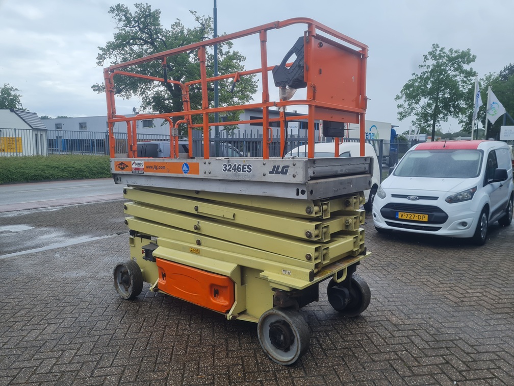 JLG 3246ES