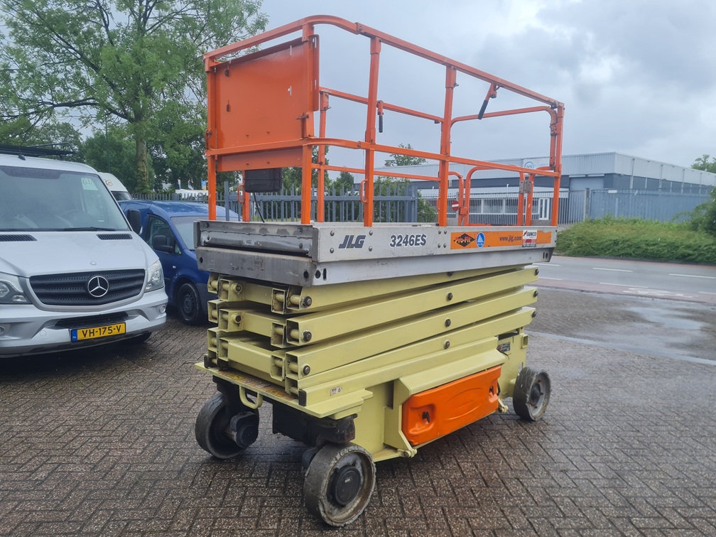 JLG 3246ES